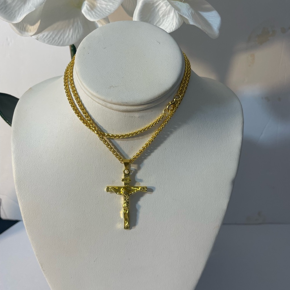 CROSS STATEMENT NECKLACE - Picture 4 of 7